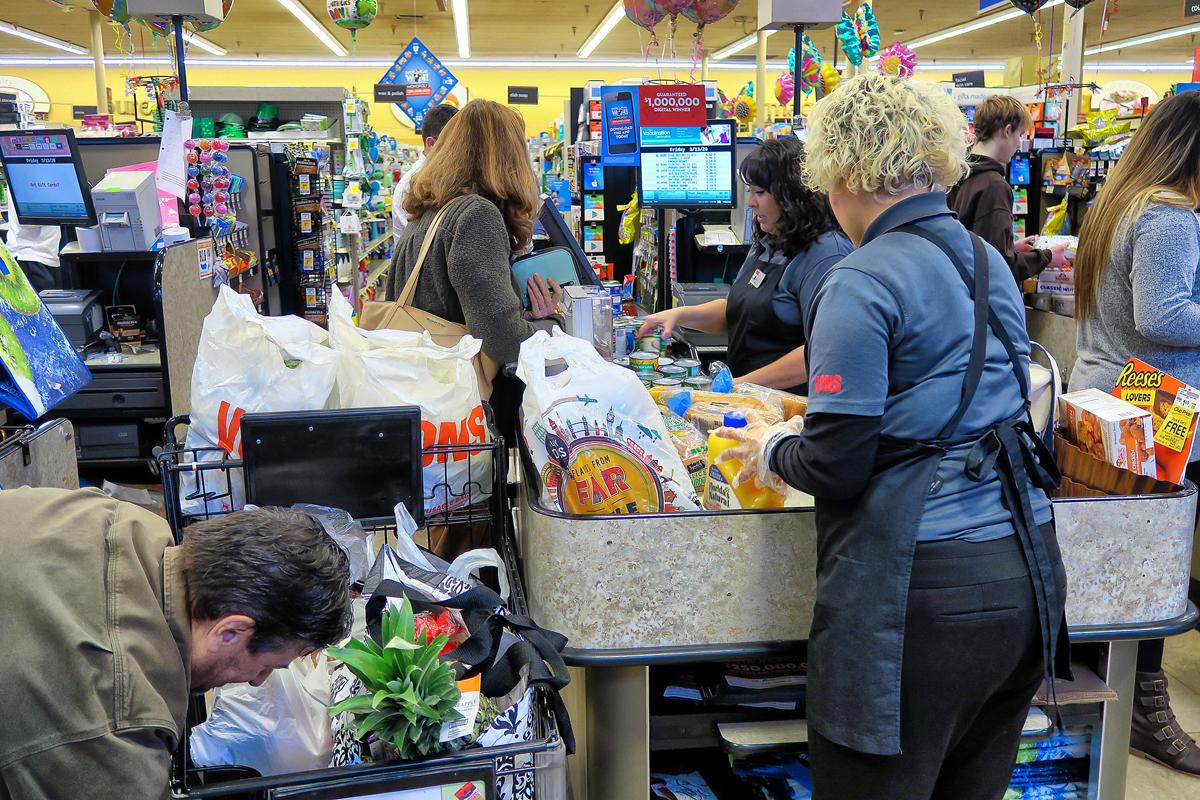 Grocery Store Workers—'Heroes to the Community' During Coronavirus—to Get  Hazard Pay | Civil Eats